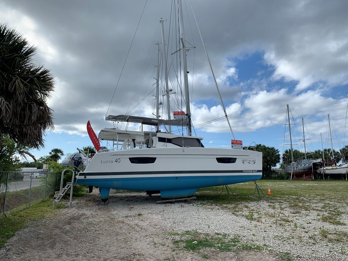 2017-fountaine-pajot-40-8a8b42