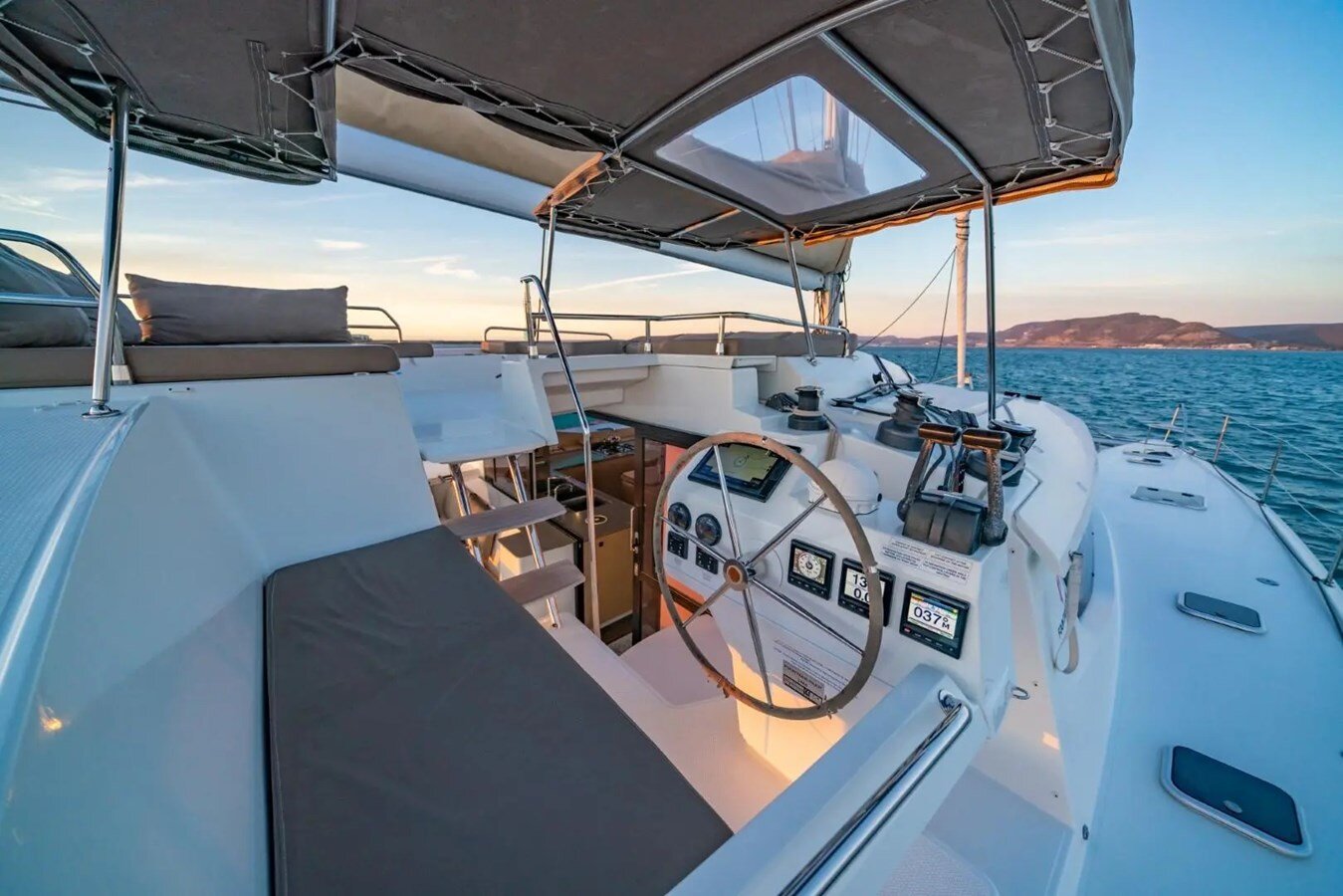 2017-fountaine-pajot-50-9c6225