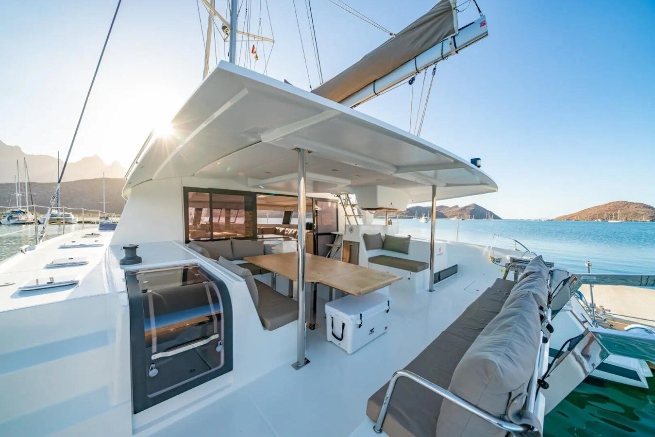 2017-fountaine-pajot-50-9c6225