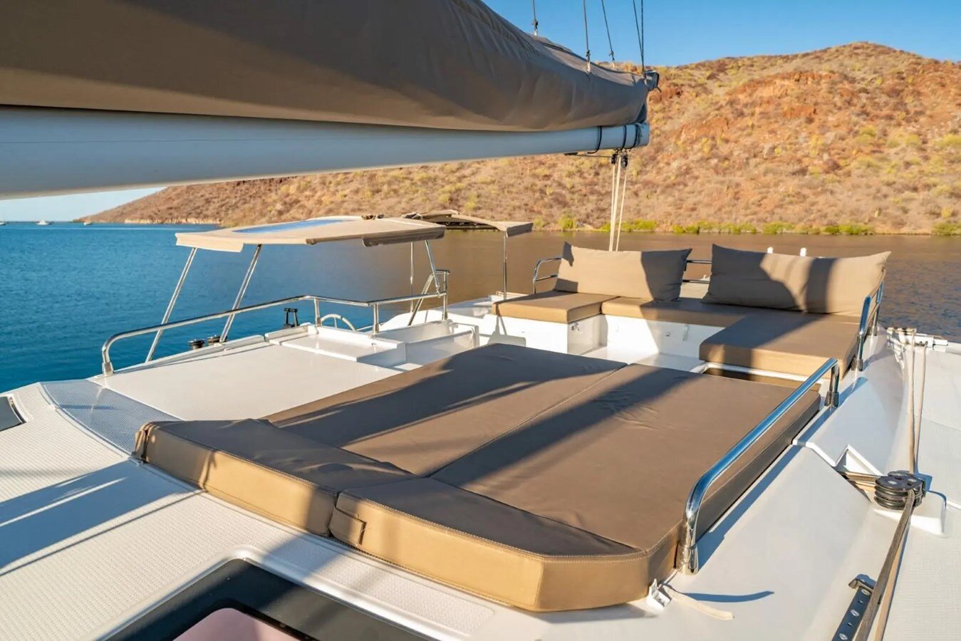 2017-fountaine-pajot-50-9c6225