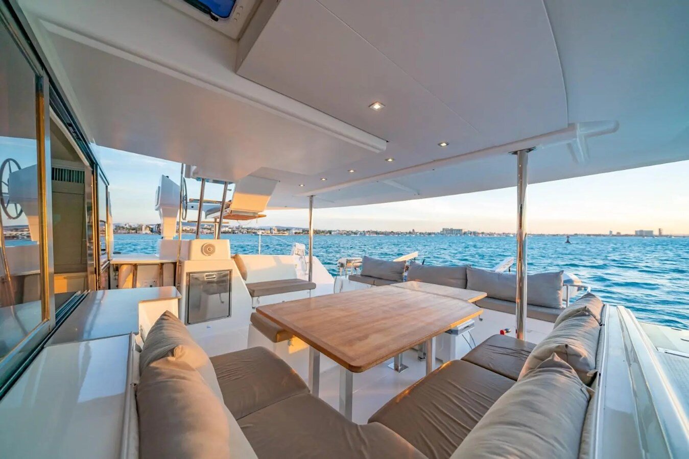 2017-fountaine-pajot-50-9c6225