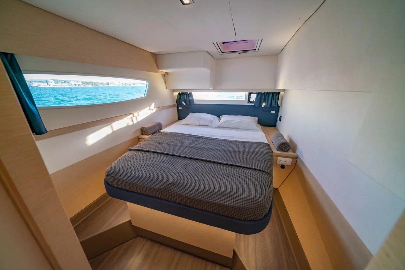 2017-fountaine-pajot-50-9c6225