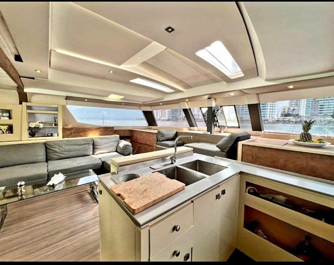 2017-fountaine-pajot-58-77f473