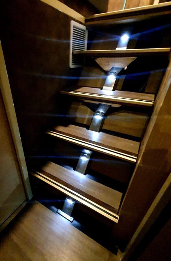 2017-fountaine-pajot-58-77f473