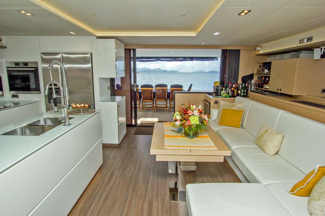 2017-fountaine-pajot-67-86a6b7