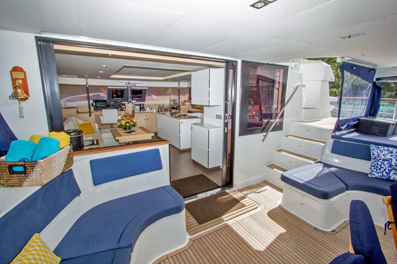 2017-fountaine-pajot-67-86a6b7