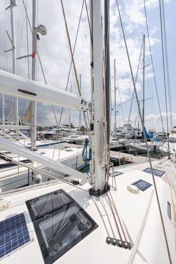 2017-hallberg-rassy-47-5-9ceeb5