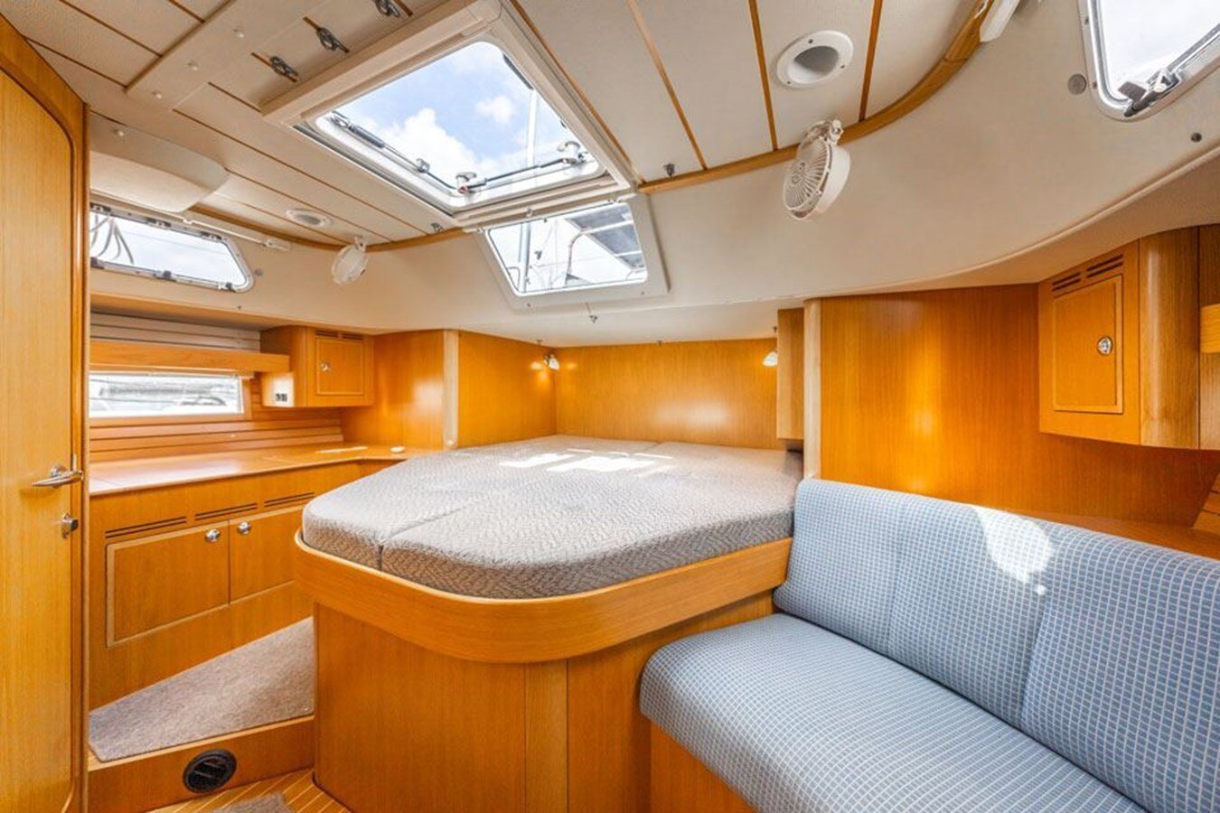 2017-hallberg-rassy-47-5-9ceeb5