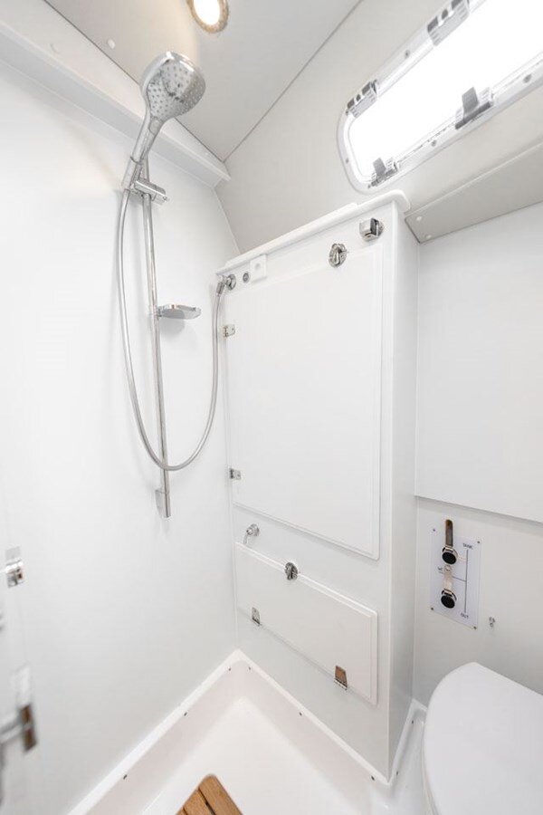 2017-hallberg-rassy-47-5-9ceeb5