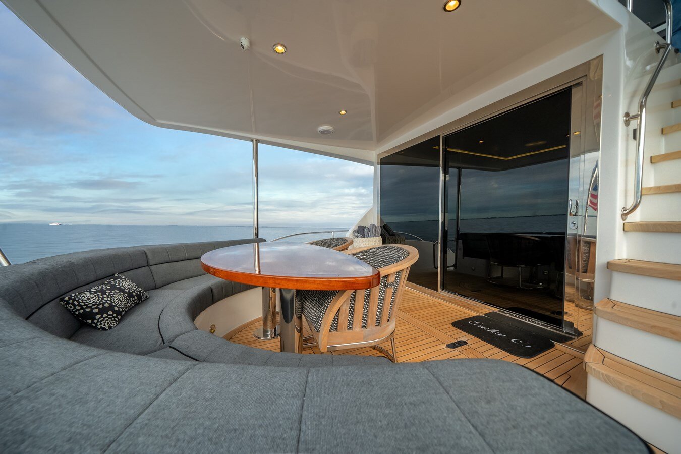 2017-hatteras-60-38f8da