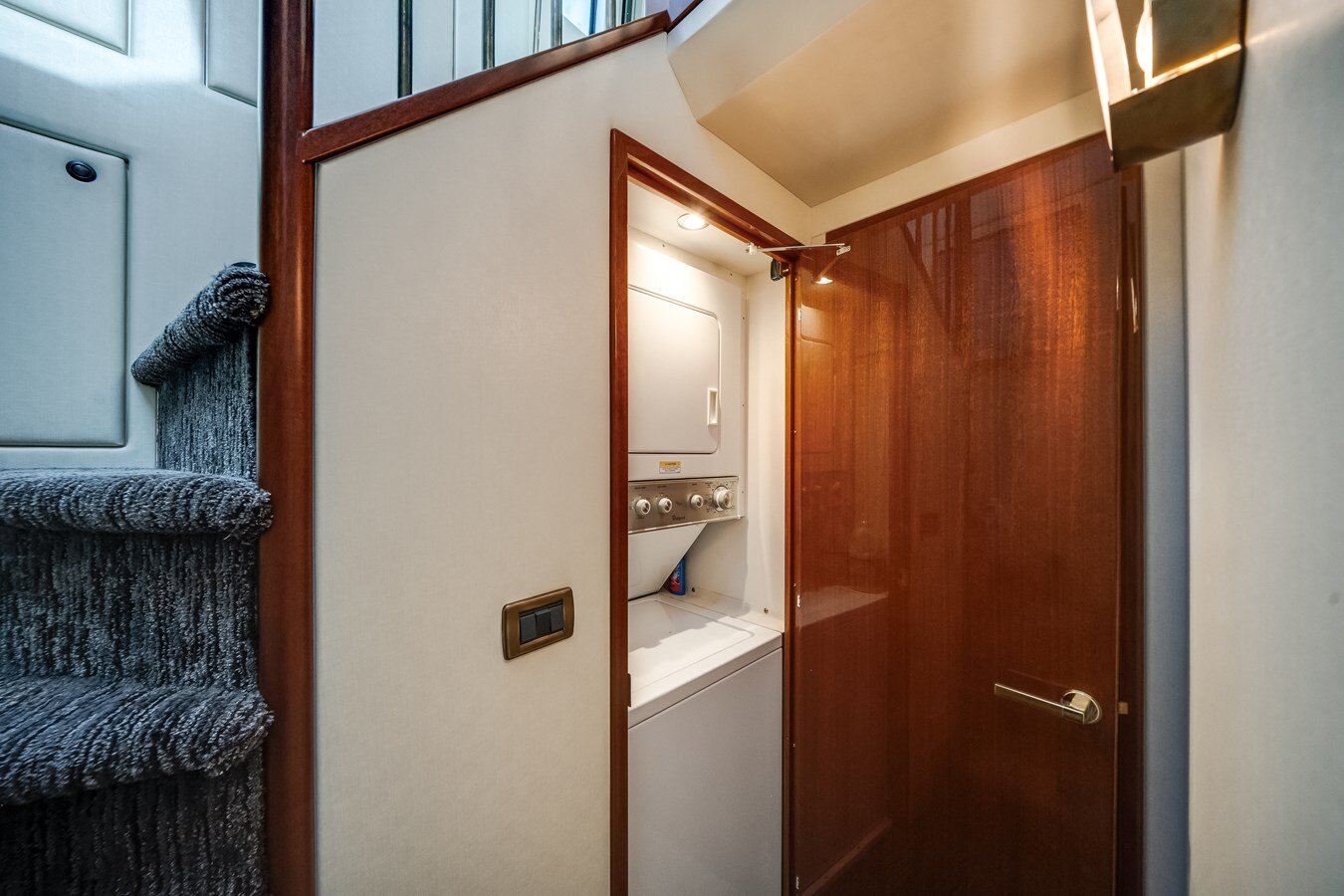 2017-hatteras-60-38f8da