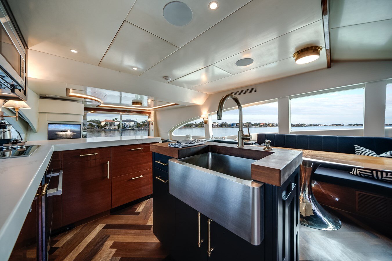 2017-hatteras-60-38f8da