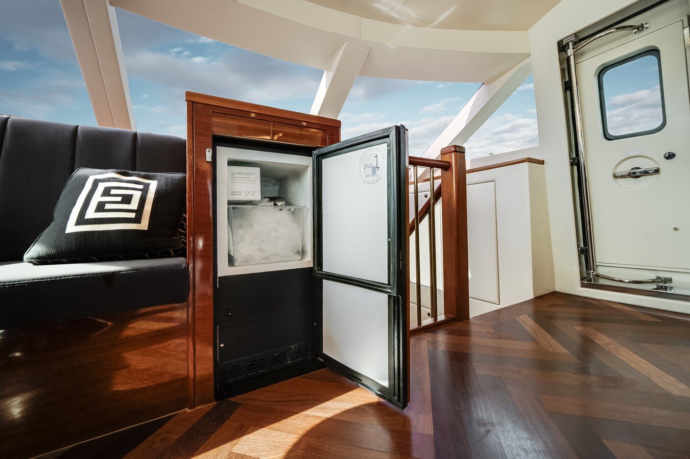 2017-hatteras-60-38f8da