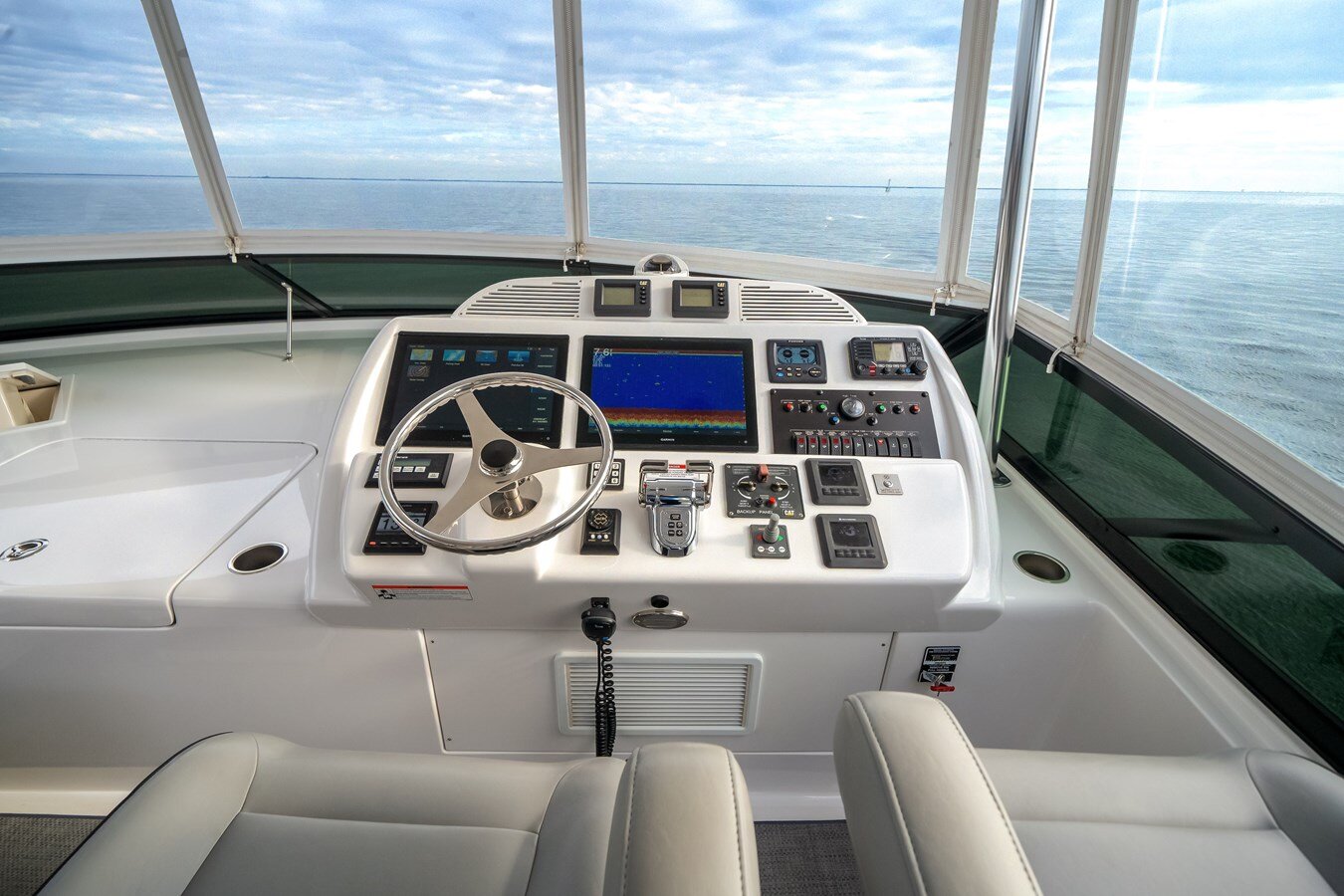 2017-hatteras-60-38f8da