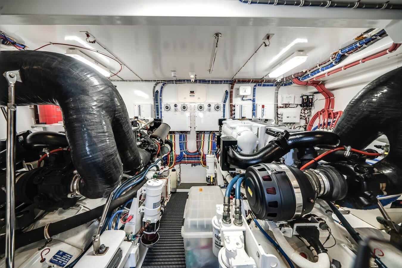 2017-hatteras-60-38f8da