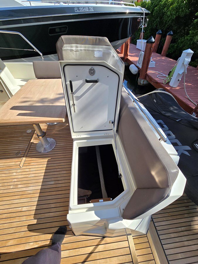 2017-jeanneau-prestige-150-11-ab0af9