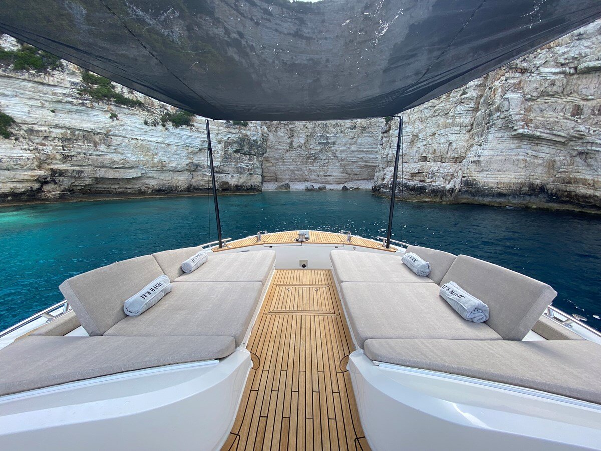 2017-monte-carlo-yachts-64-7-3c204b