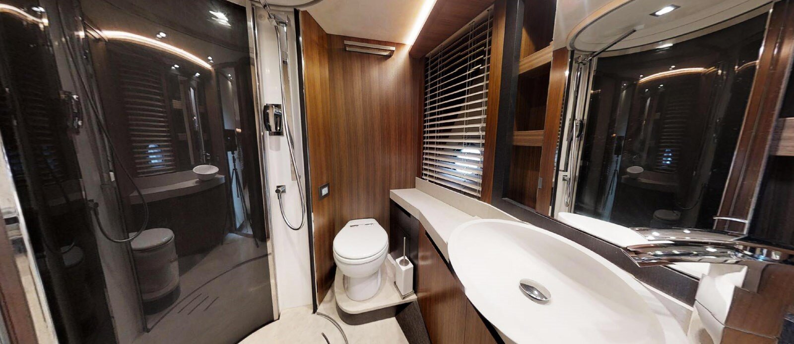 2017-monte-carlo-yachts-64-7-3c204b