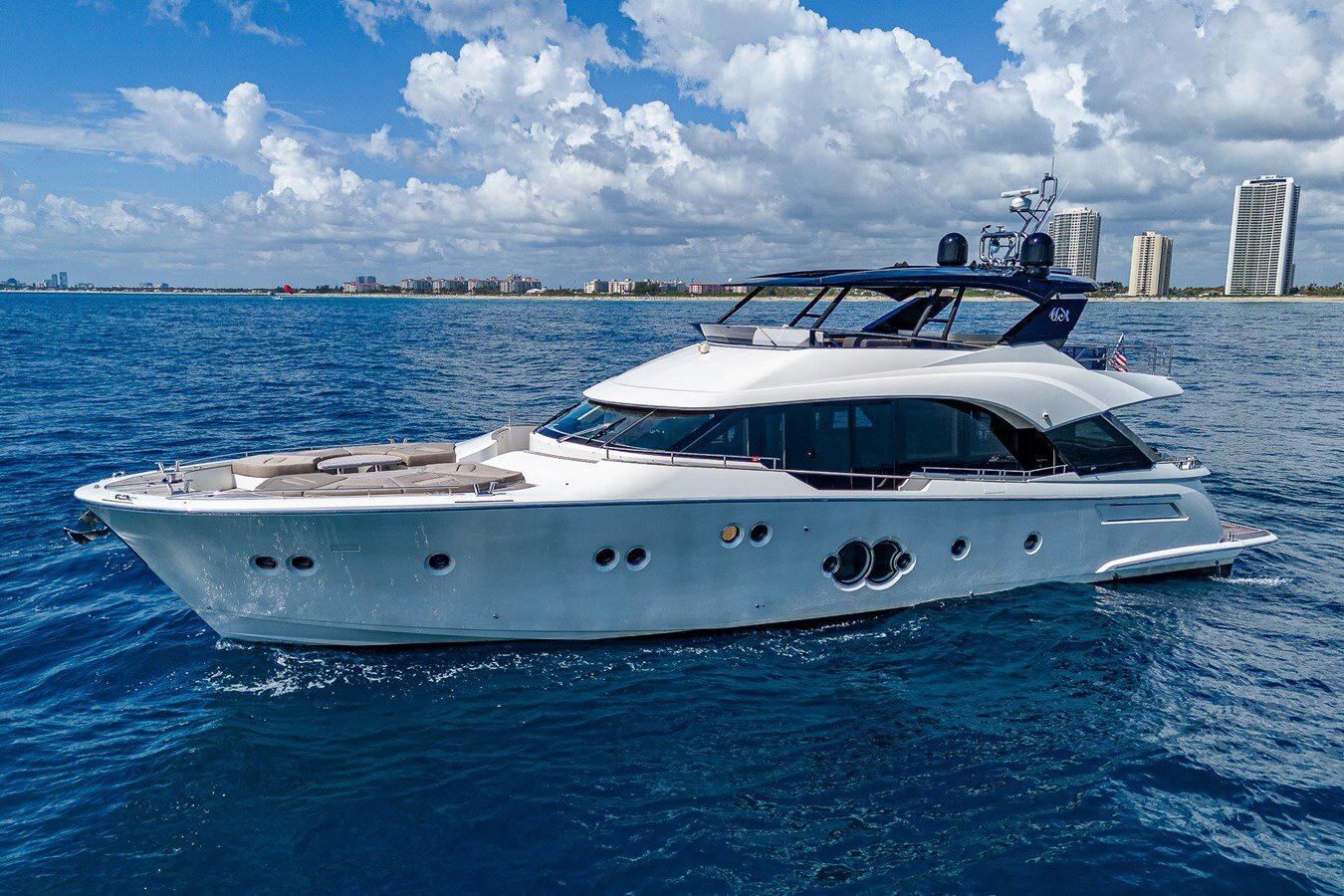 2017-monte-carlo-yachts-80-291e0a