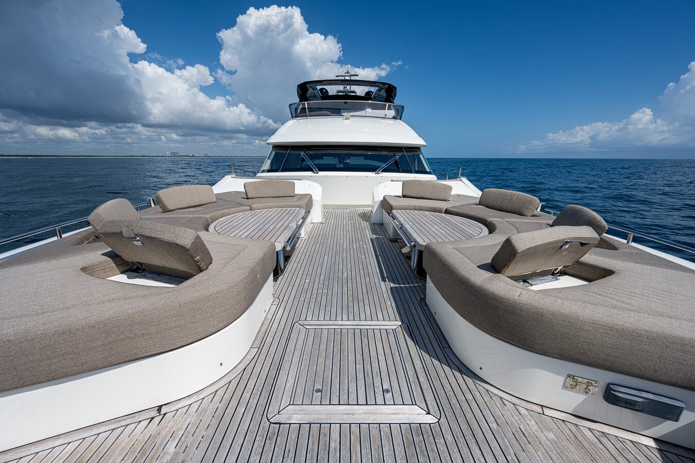 2017-monte-carlo-yachts-80-291e0a