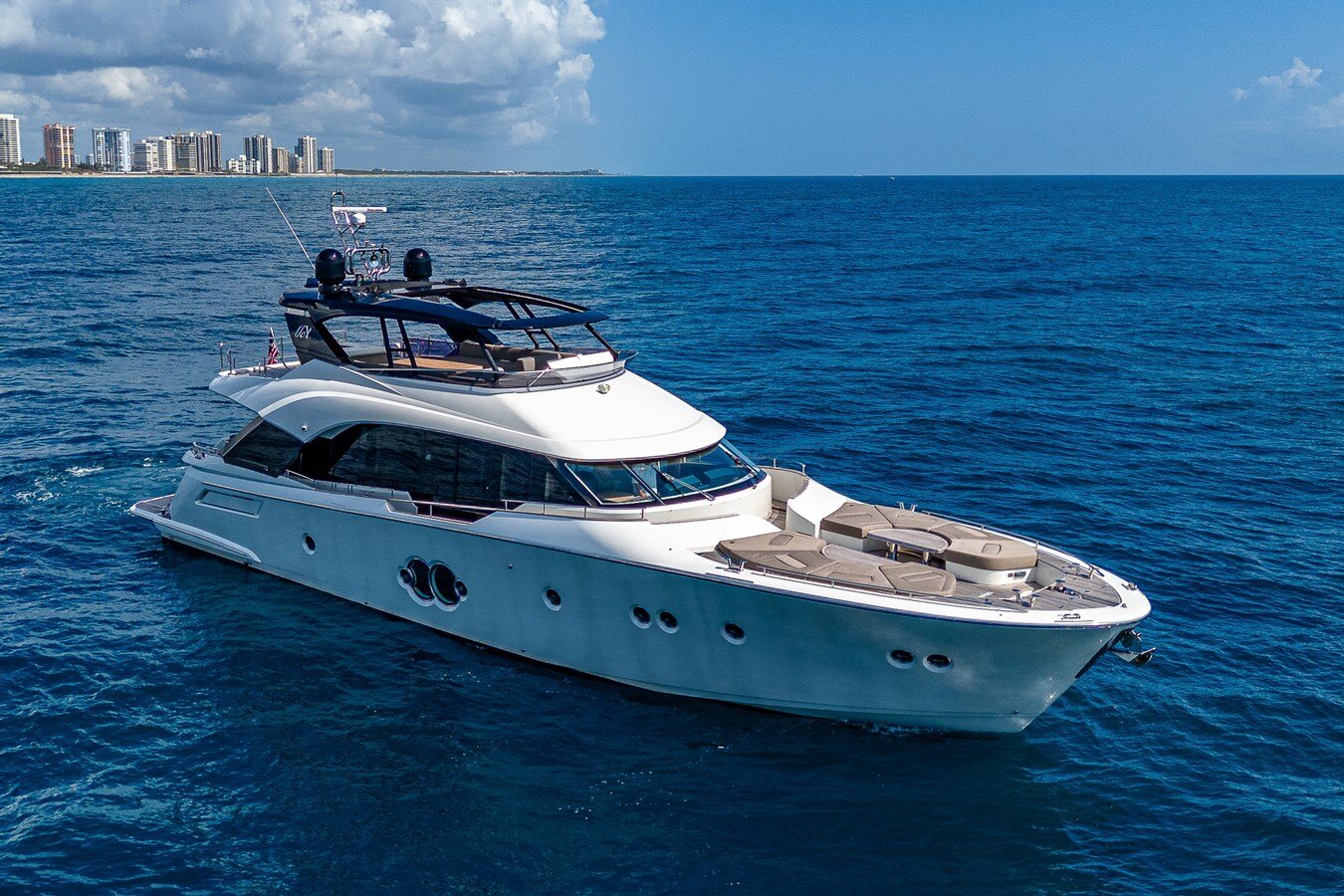 2017-monte-carlo-yachts-80-291e0a