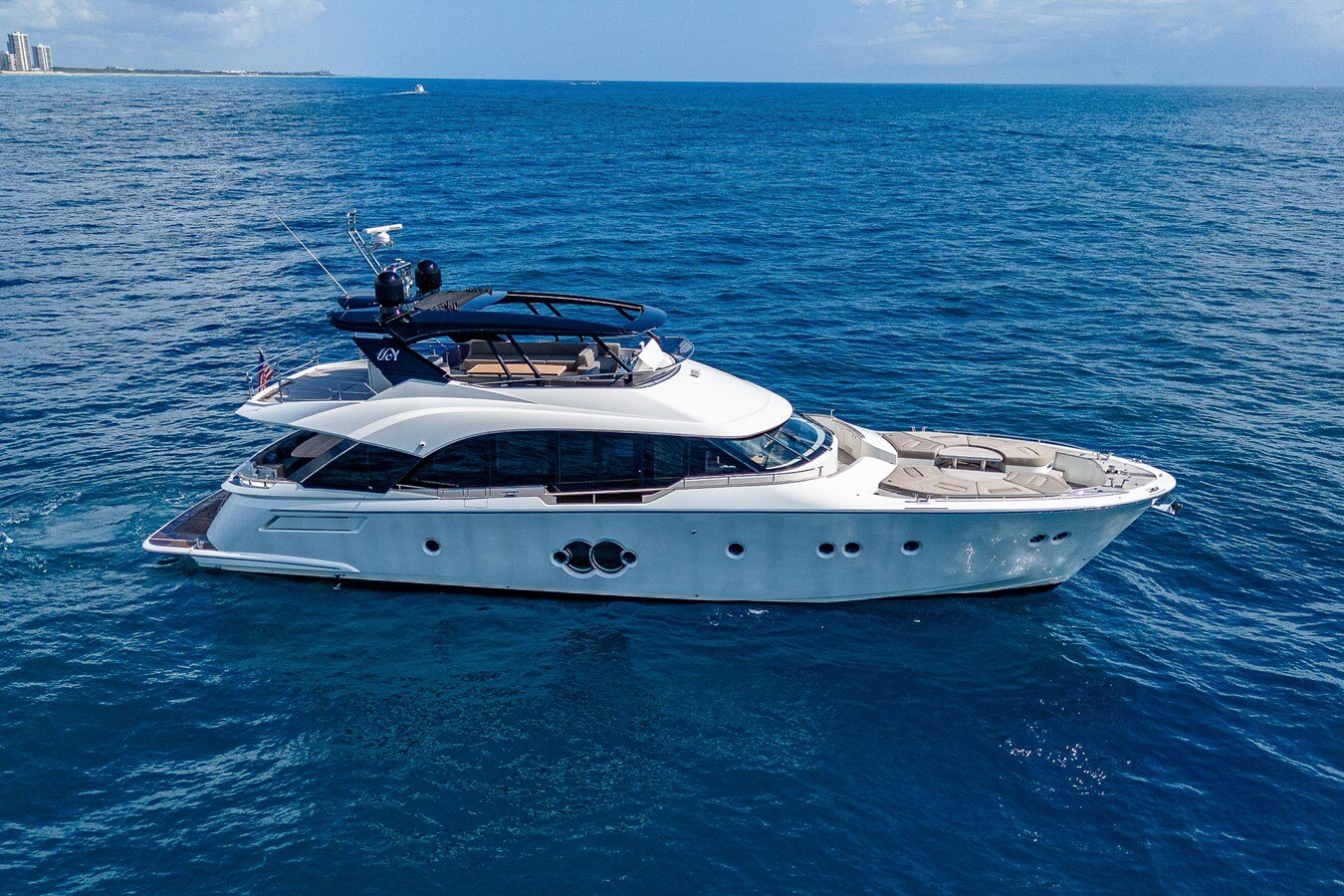 2017-monte-carlo-yachts-80-291e0a