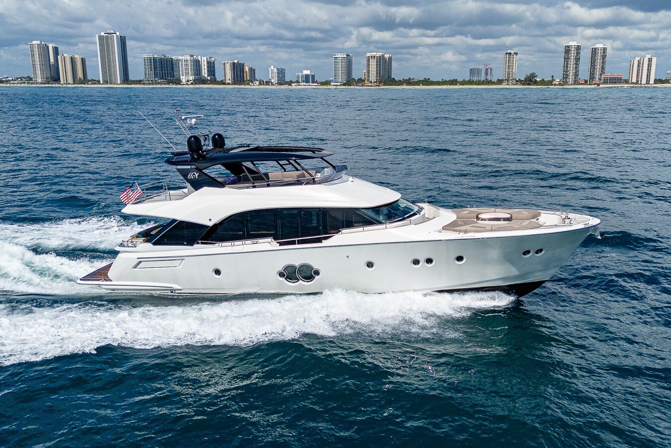 2017-monte-carlo-yachts-80-291e0a