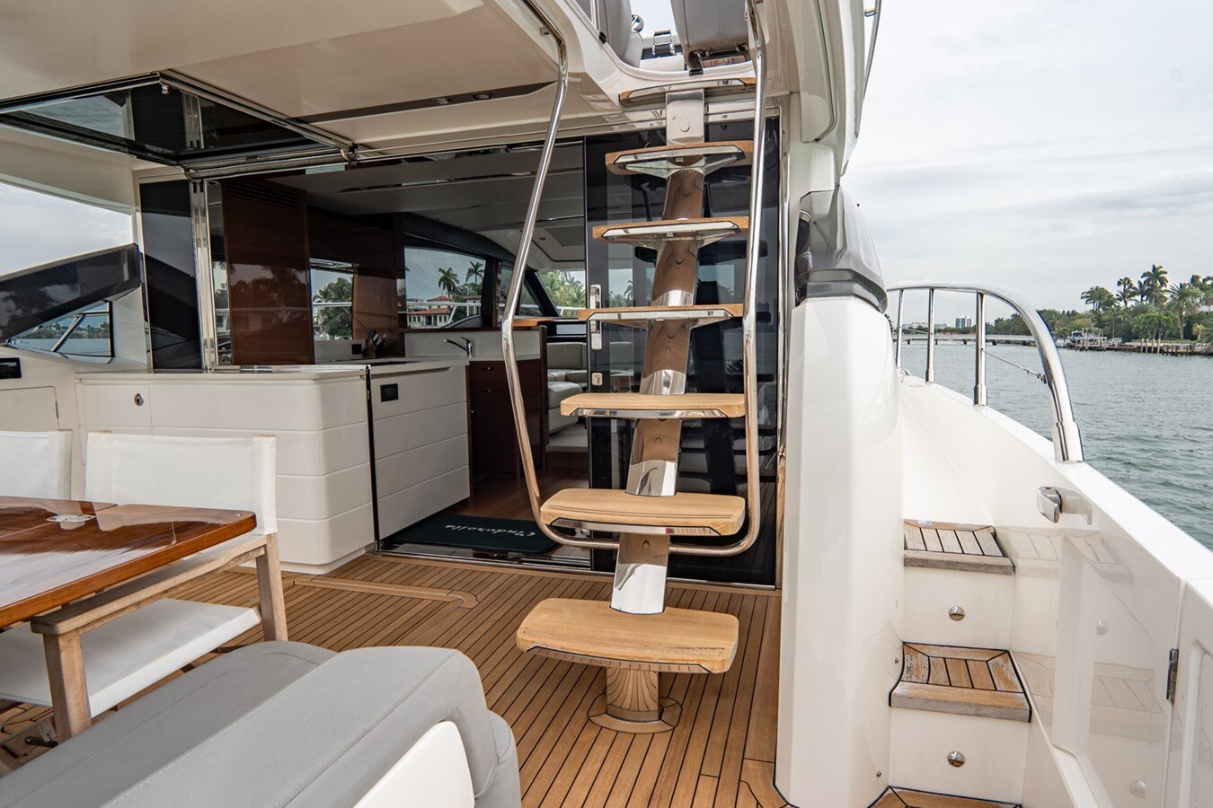 2017-princess-yachts-66-10-7f985b