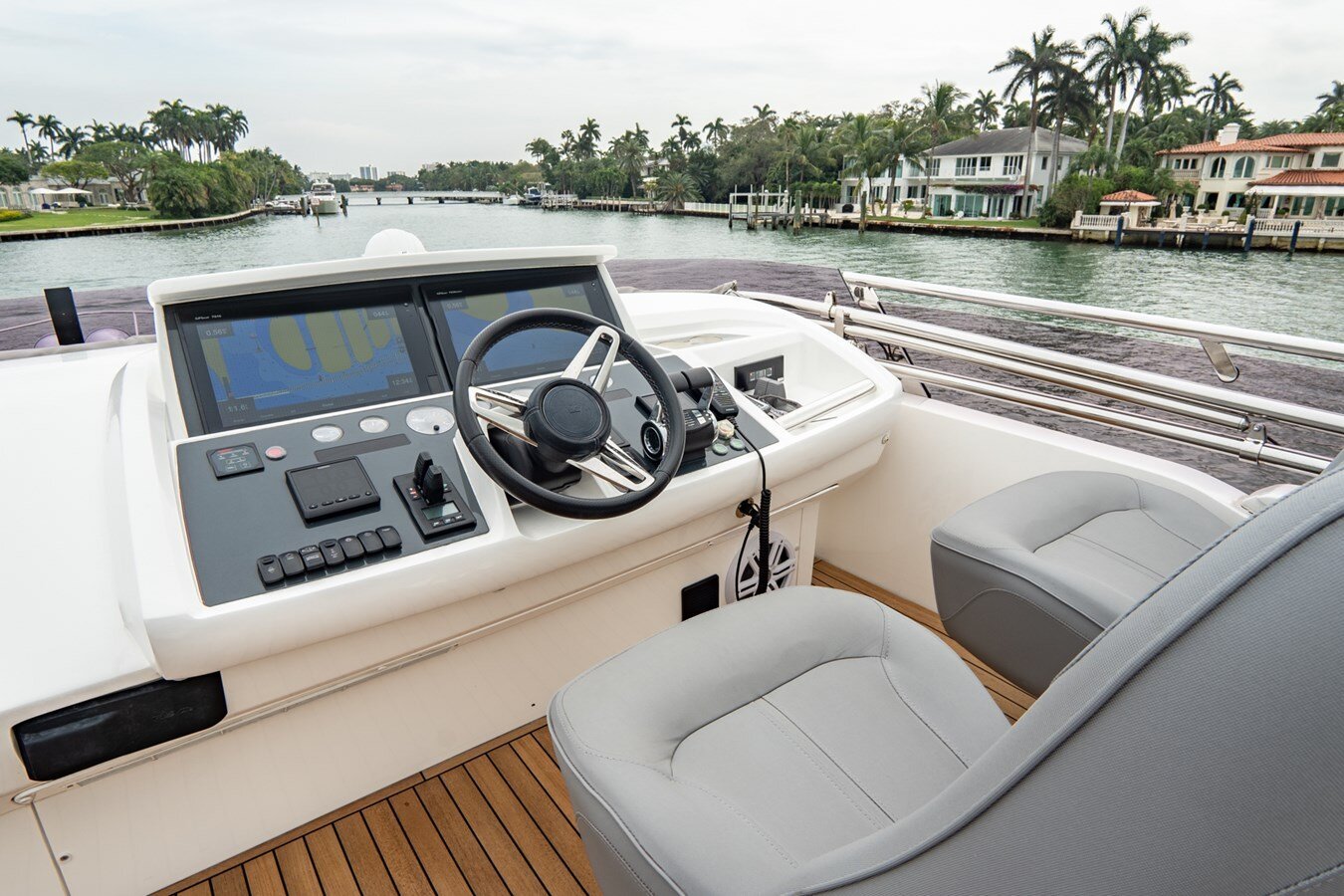 2017-princess-yachts-66-10-7f985b