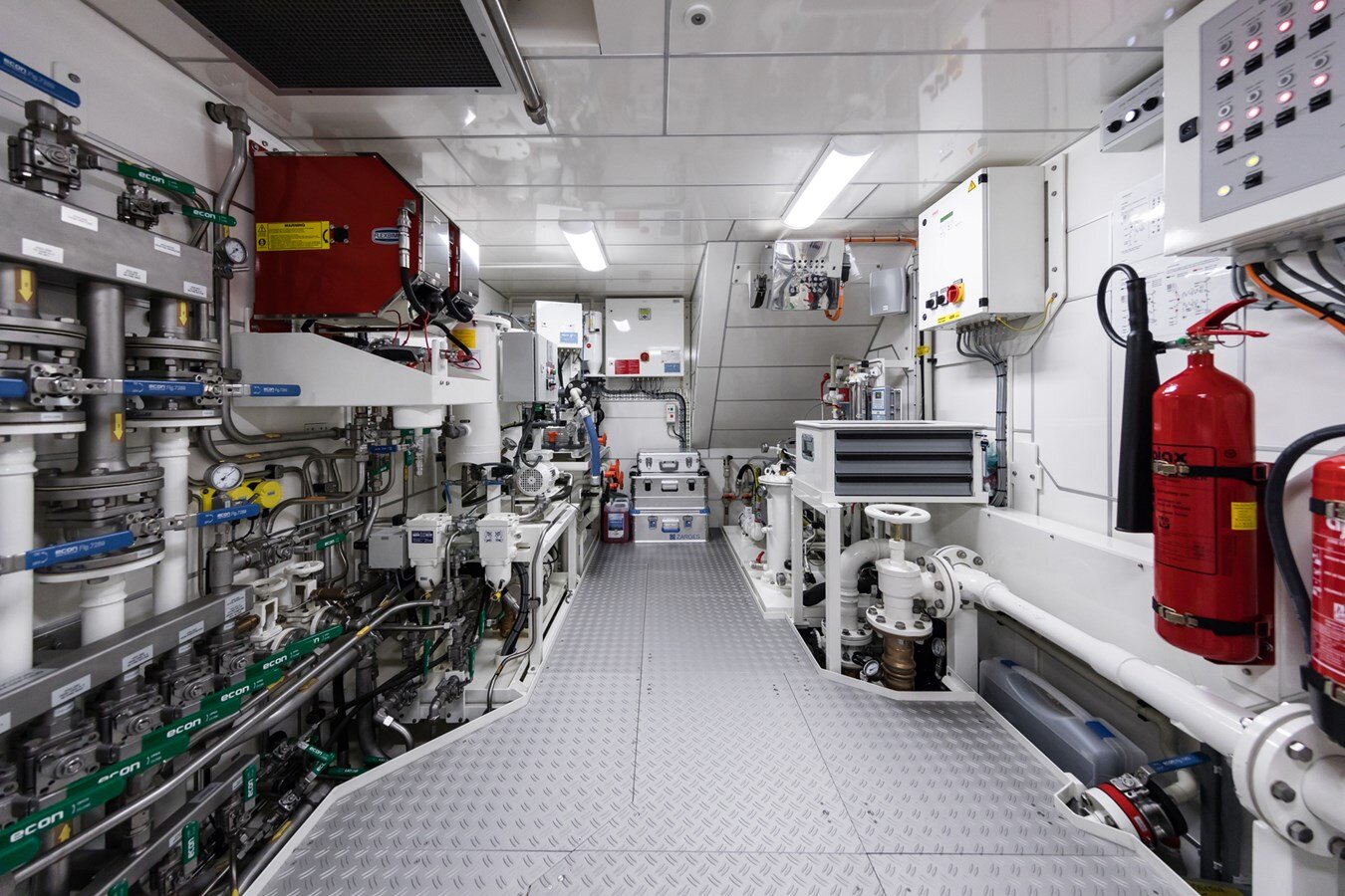 2017-royal-huisman-190-4-8584e8