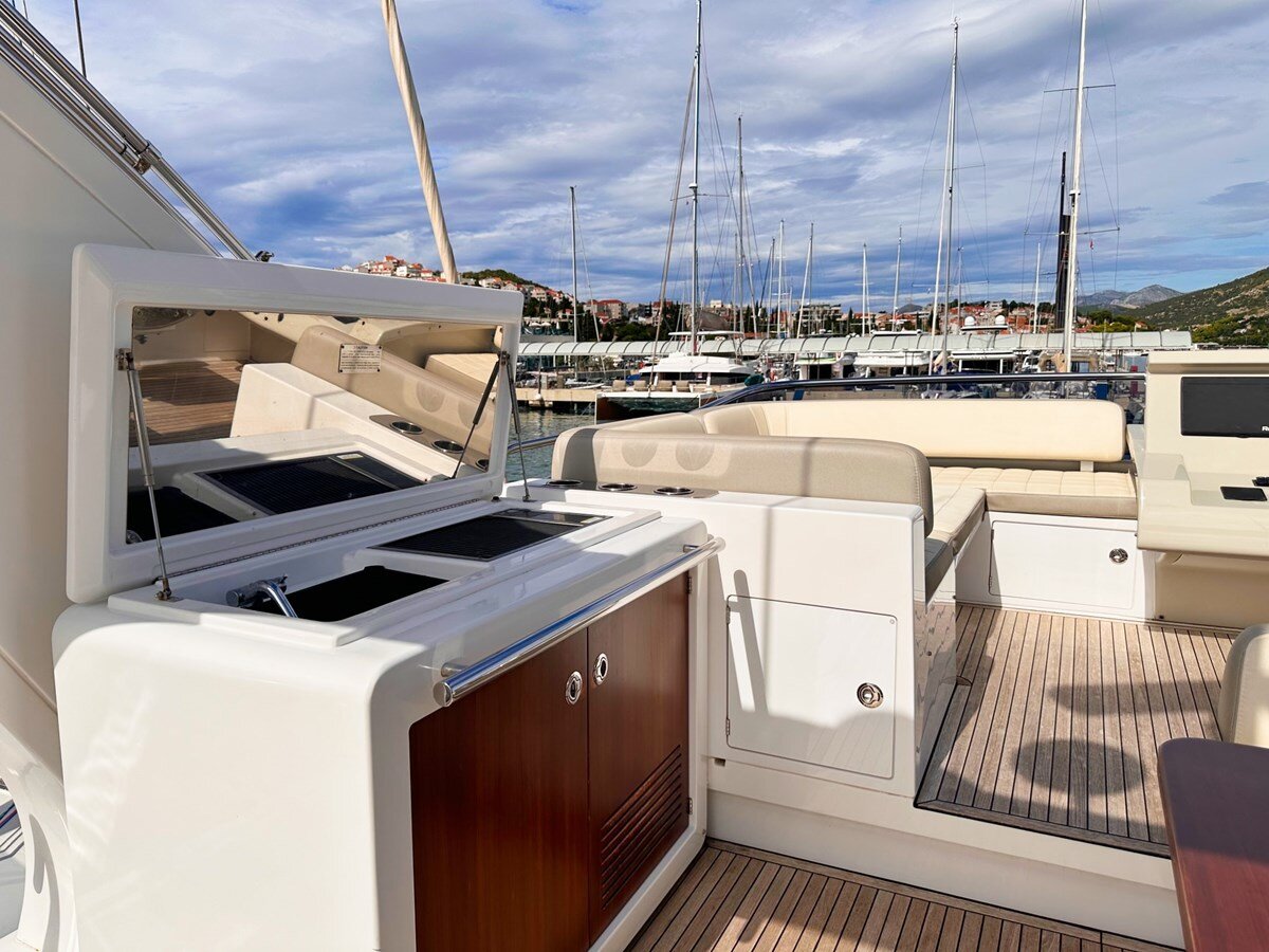 2018-azimut-yachts-68-6-a4f8ce