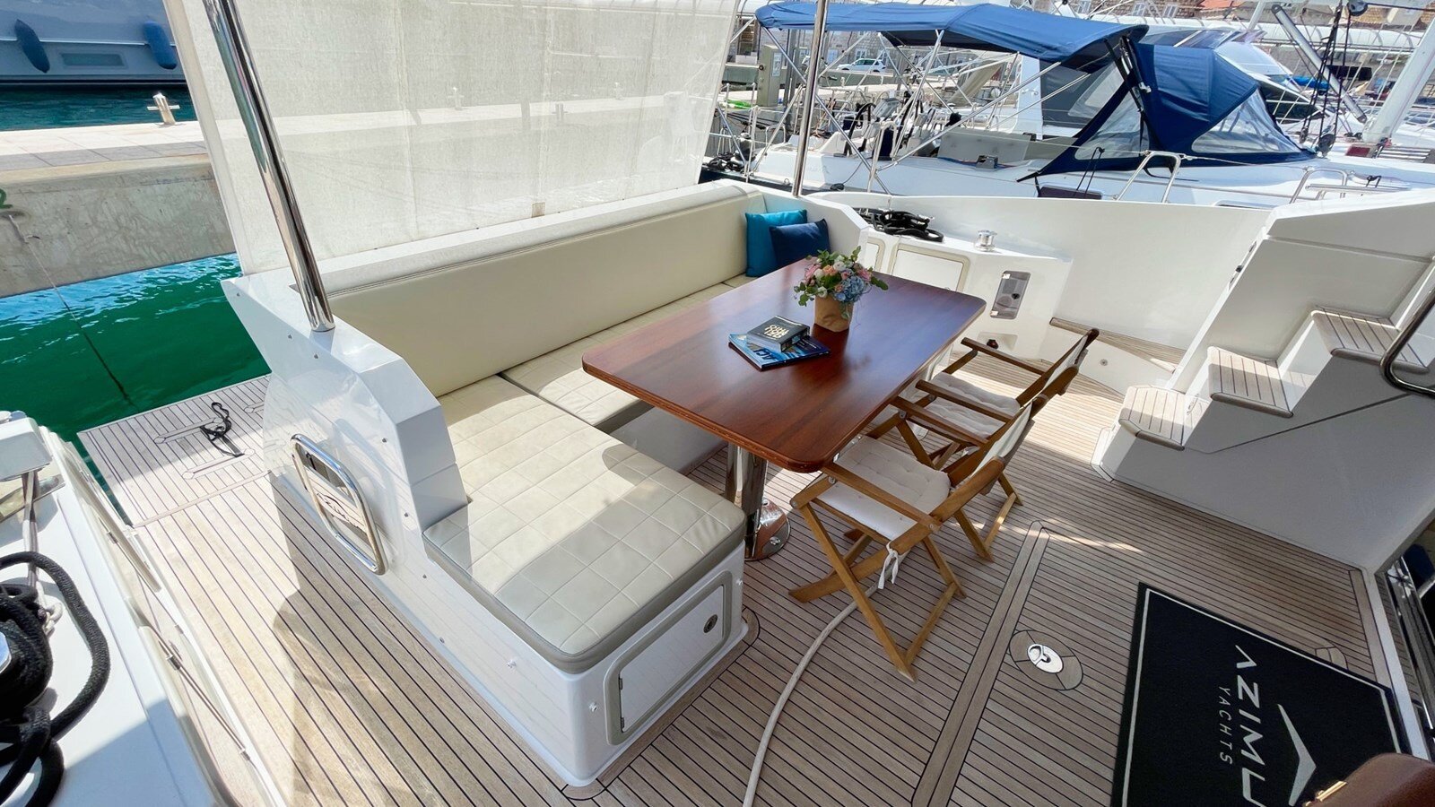 2018-azimut-yachts-68-6-a4f8ce