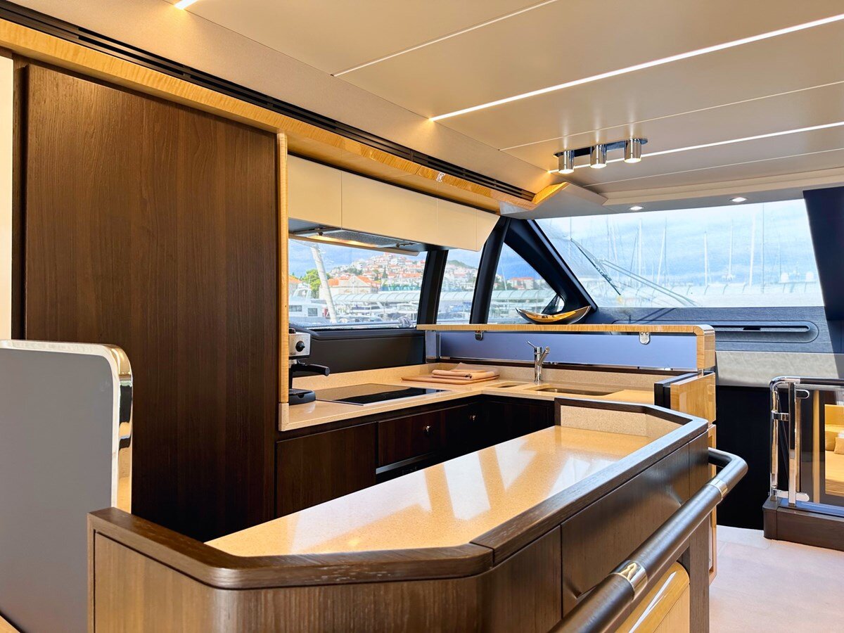 2018-azimut-yachts-68-6-a4f8ce