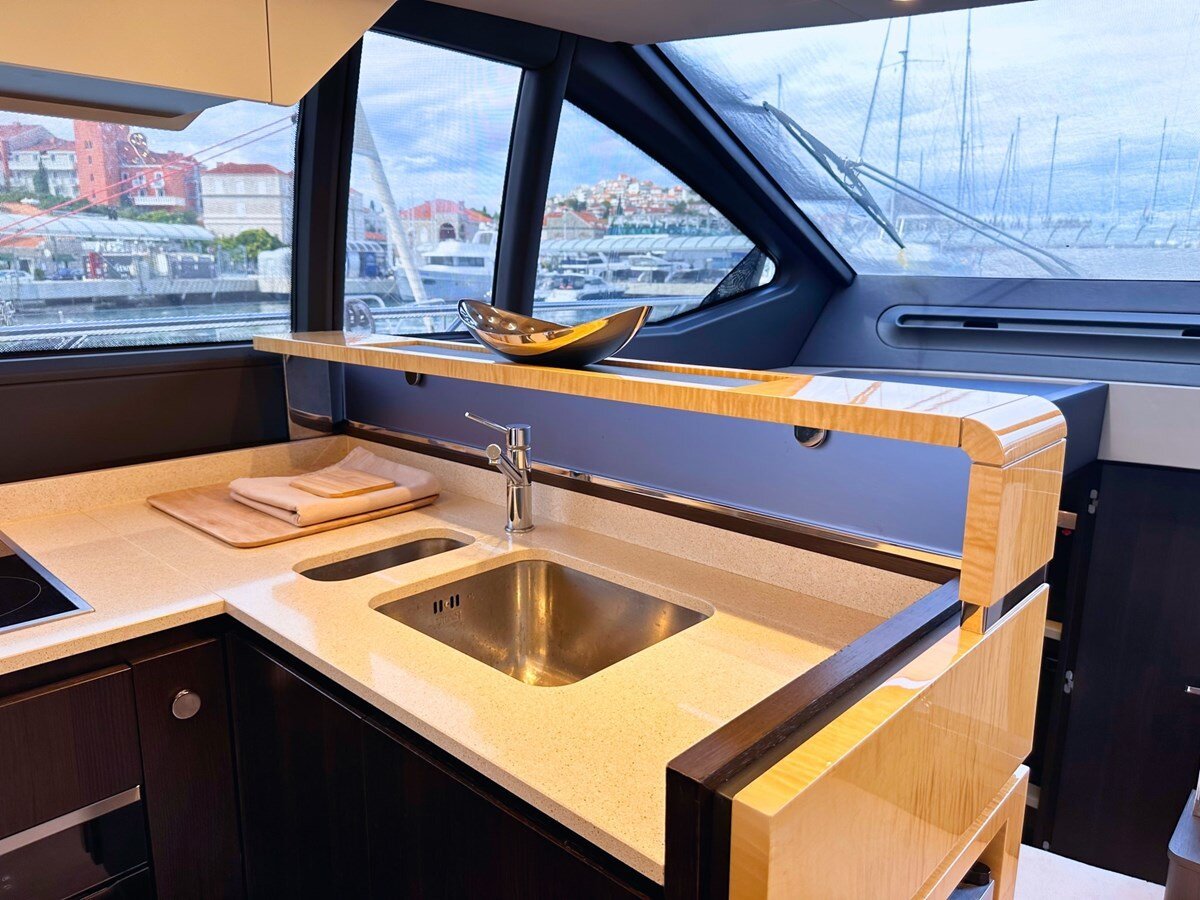 2018-azimut-yachts-68-6-a4f8ce