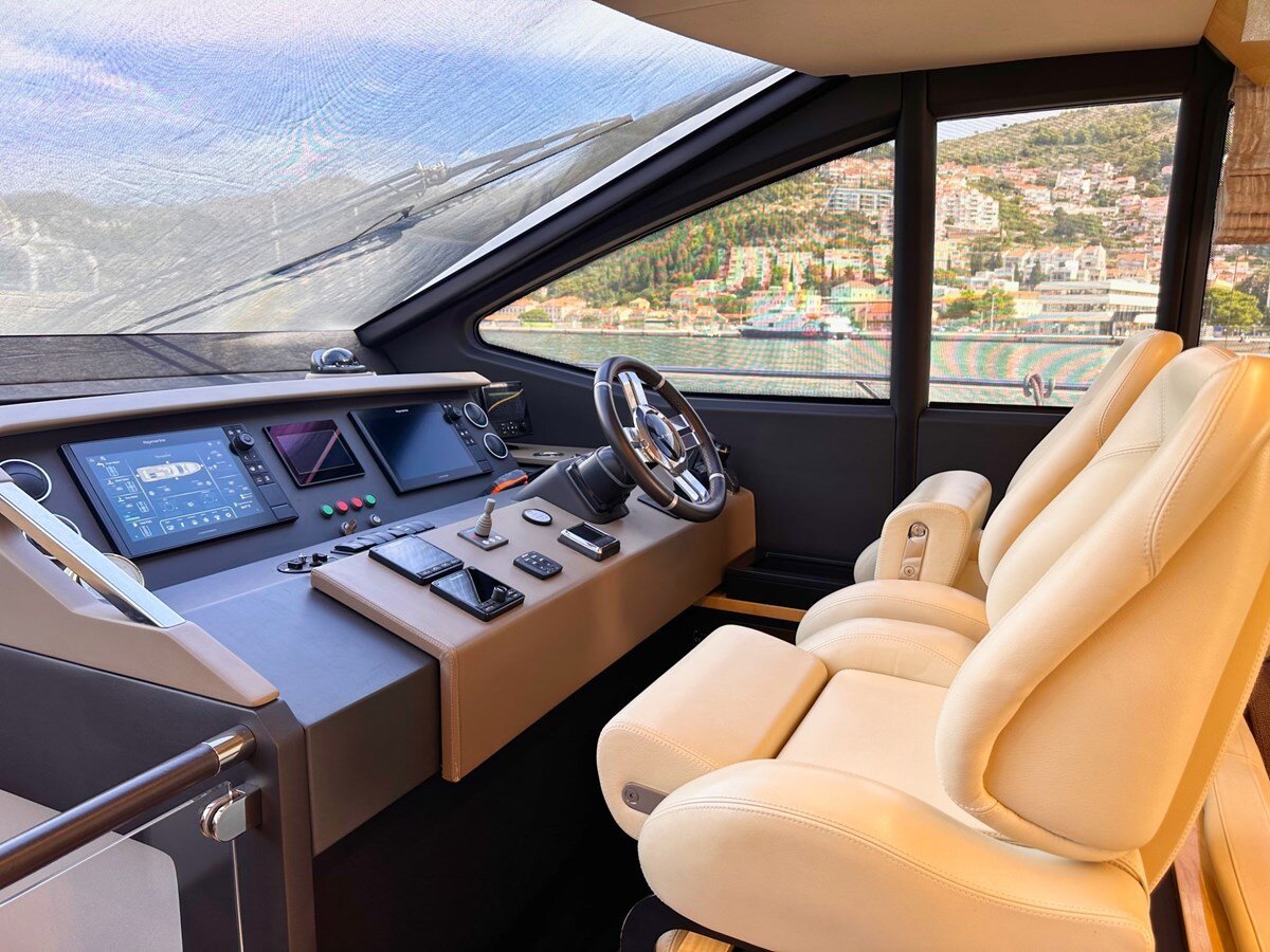 2018-azimut-yachts-68-6-a4f8ce