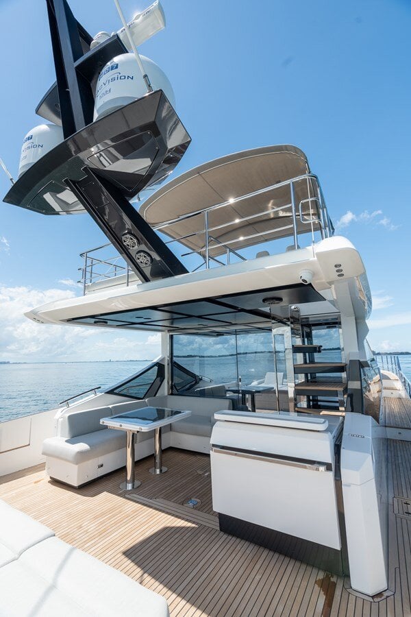 2018-azimut-yachts-70-17c2e6