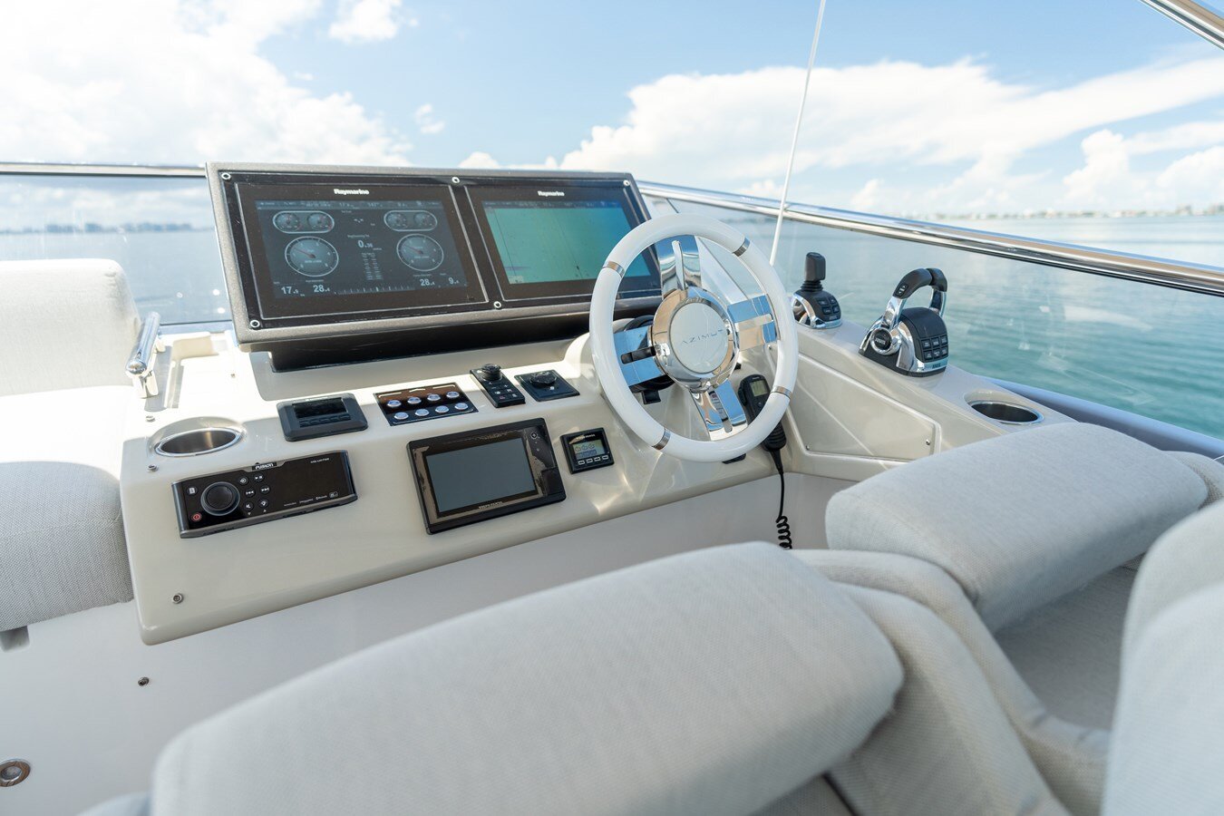 2018-azimut-yachts-70-17c2e6