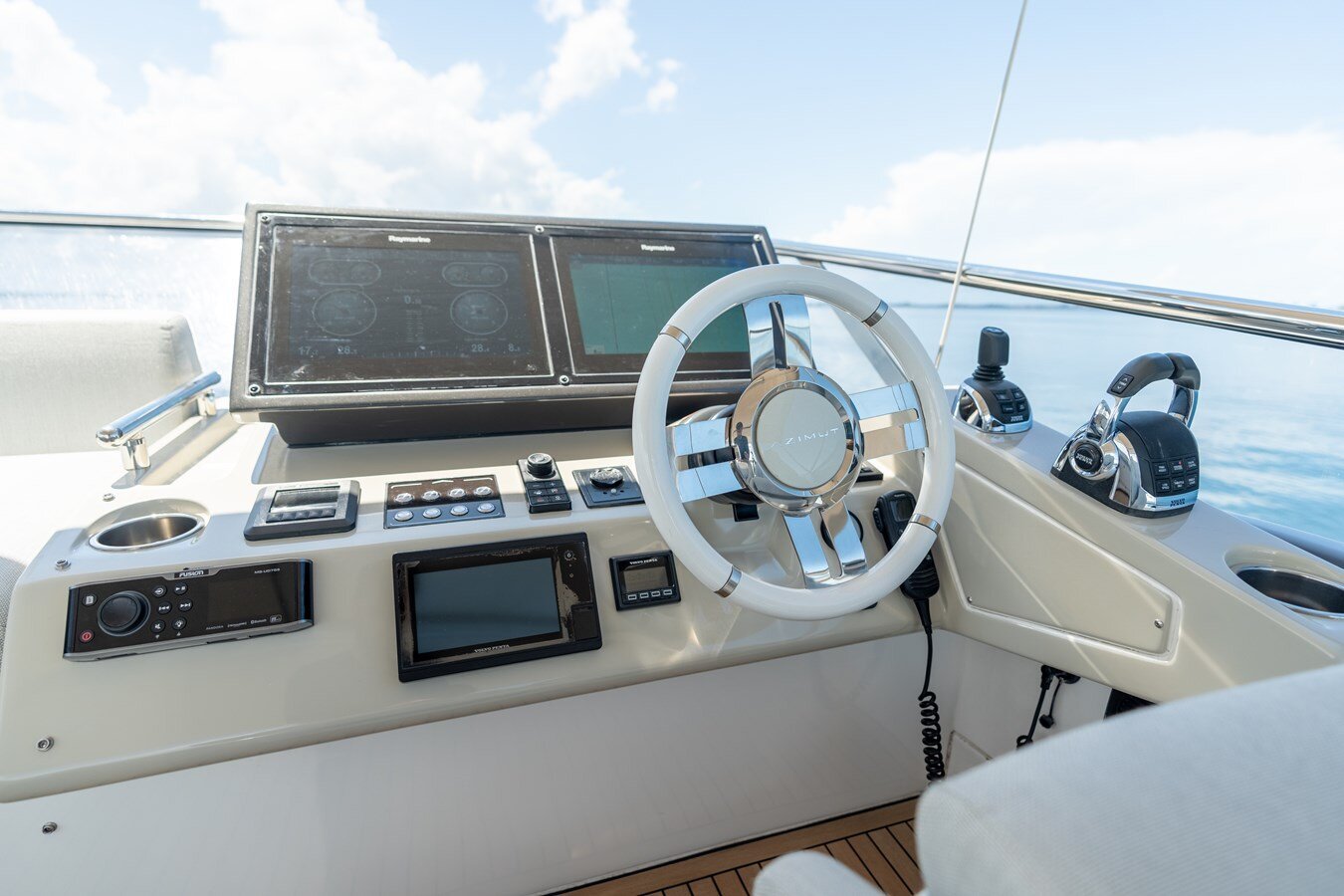 2018-azimut-yachts-70-17c2e6