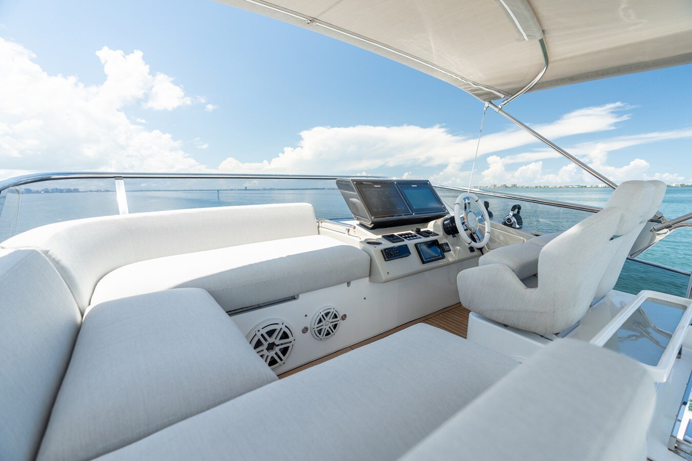 2018-azimut-yachts-70-17c2e6