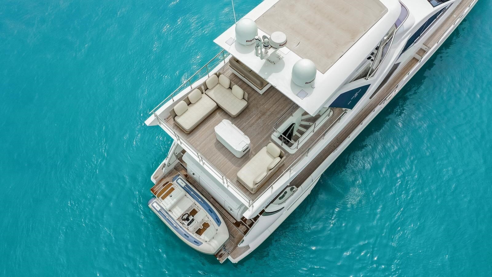 2018-azimut-yachts-72-5-96bf54