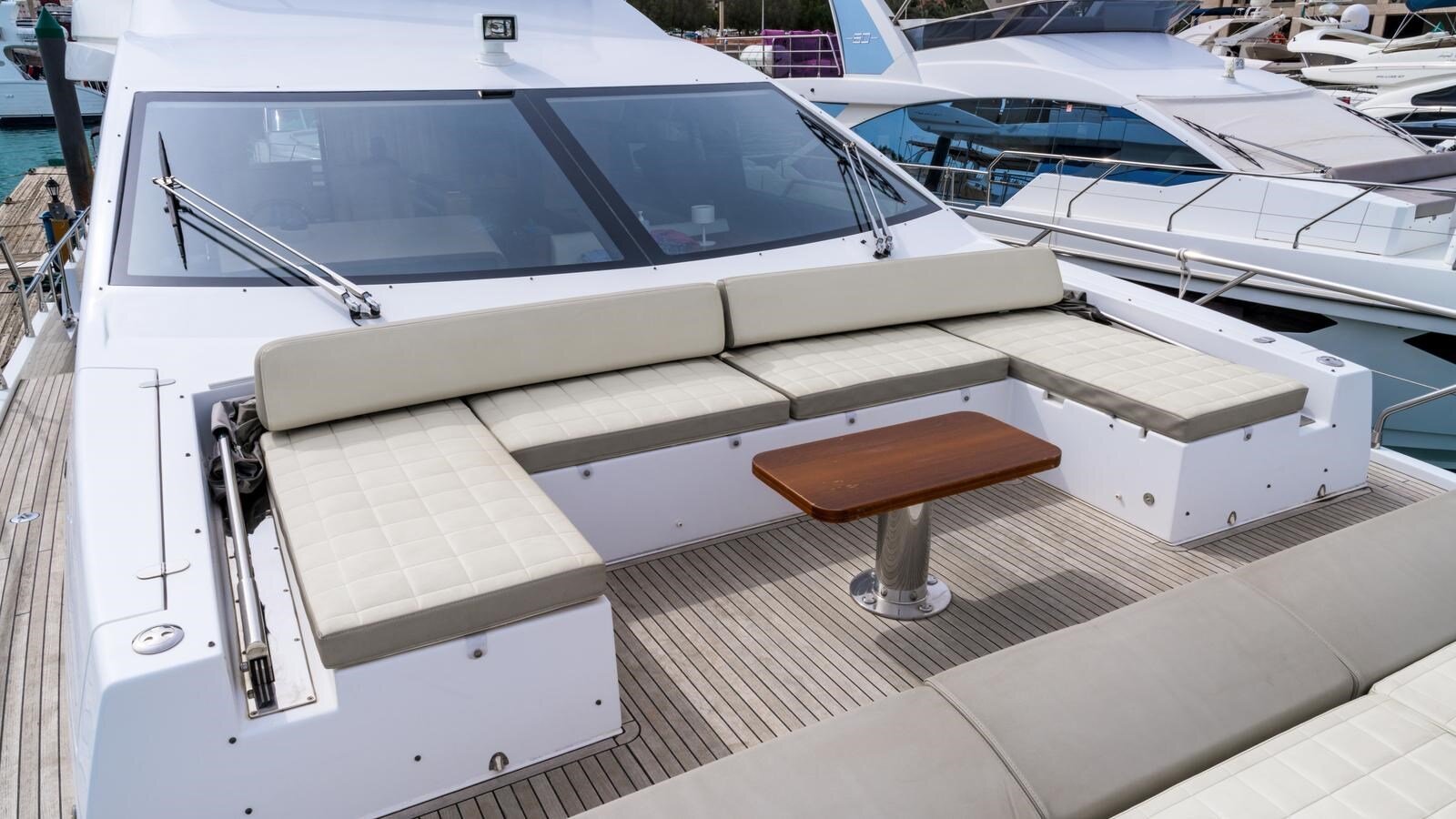 2018-azimut-yachts-72-5-96bf54