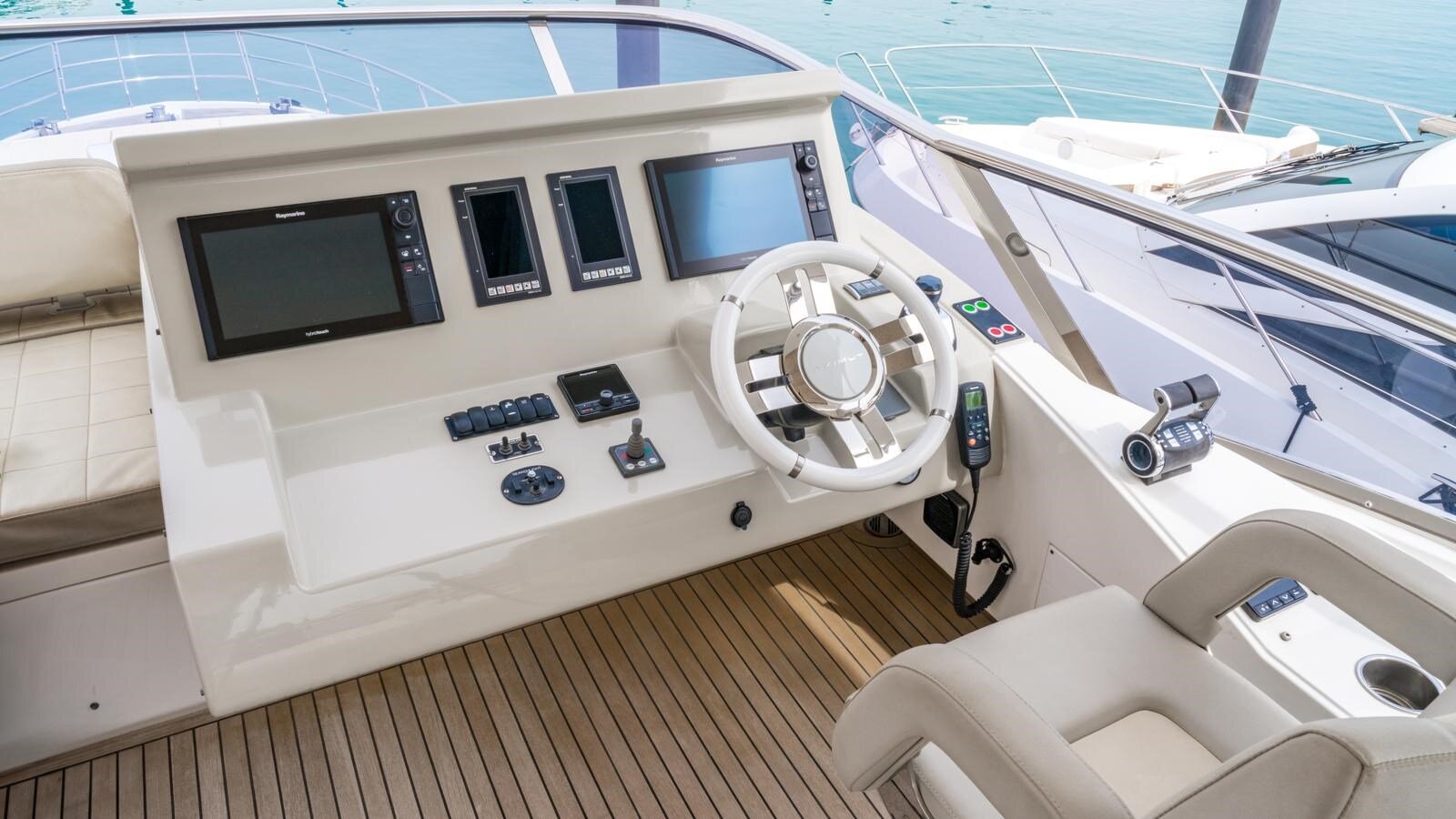 2018-azimut-yachts-72-5-96bf54