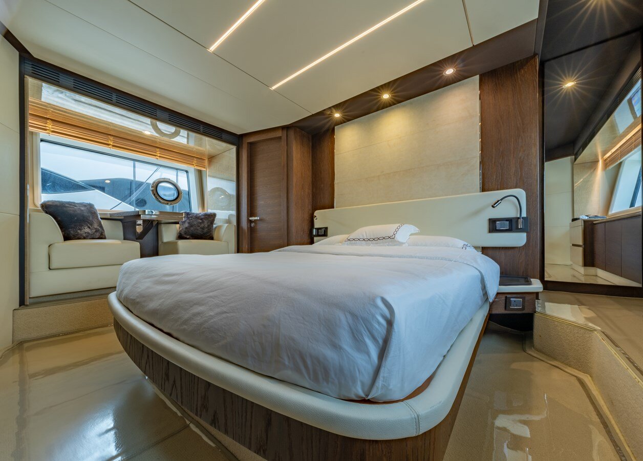 2018-azimut-yachts-72-5-96bf54