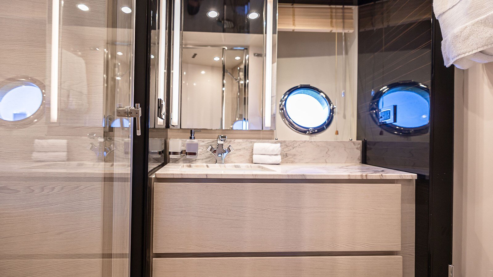 2018-azimut-yachts-72-f1691a