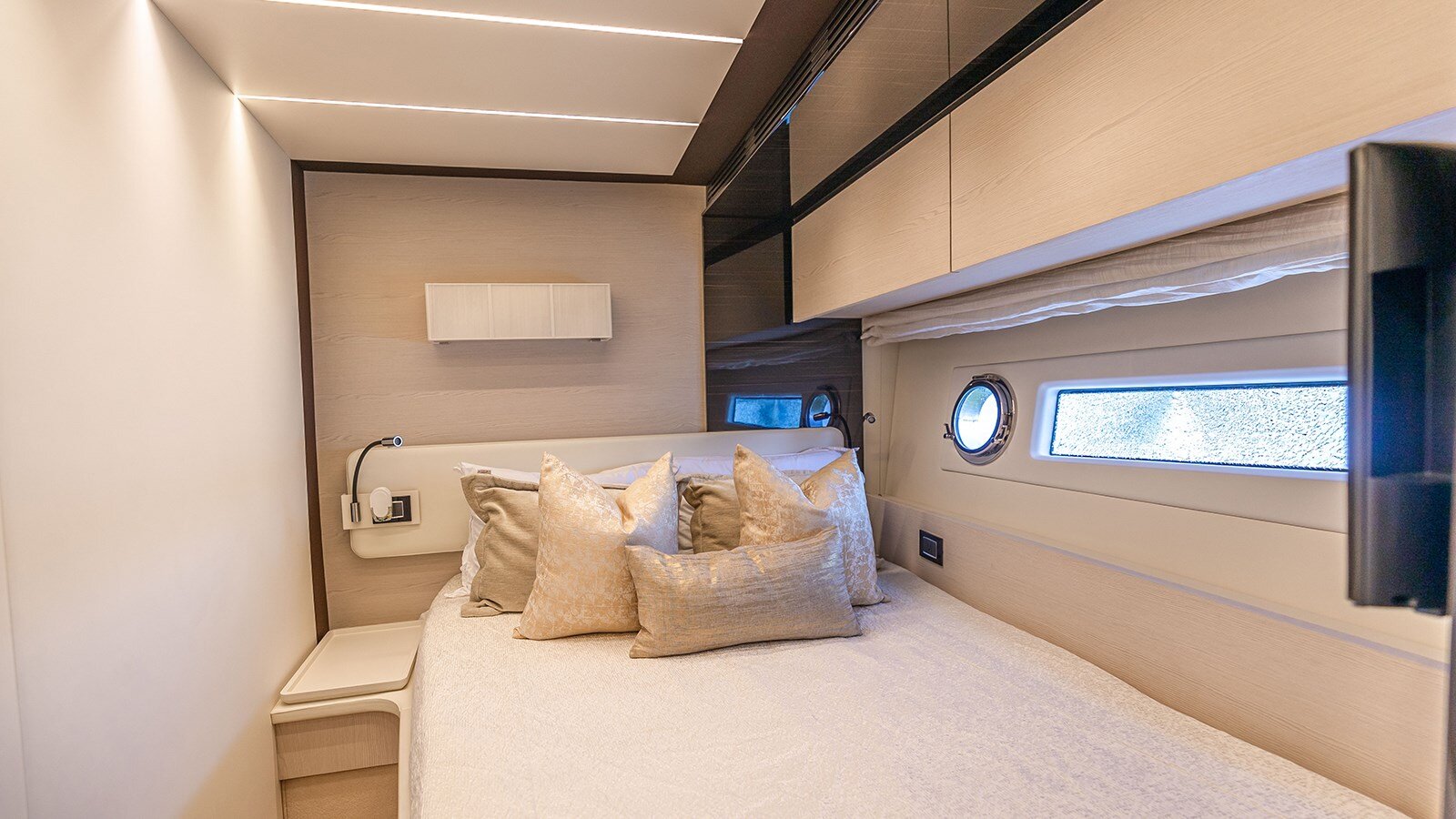 2018-azimut-yachts-72-f1691a