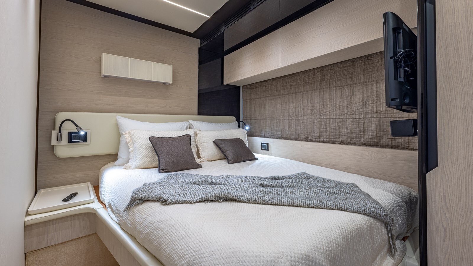 2018-azimut-yachts-72-88ef7d