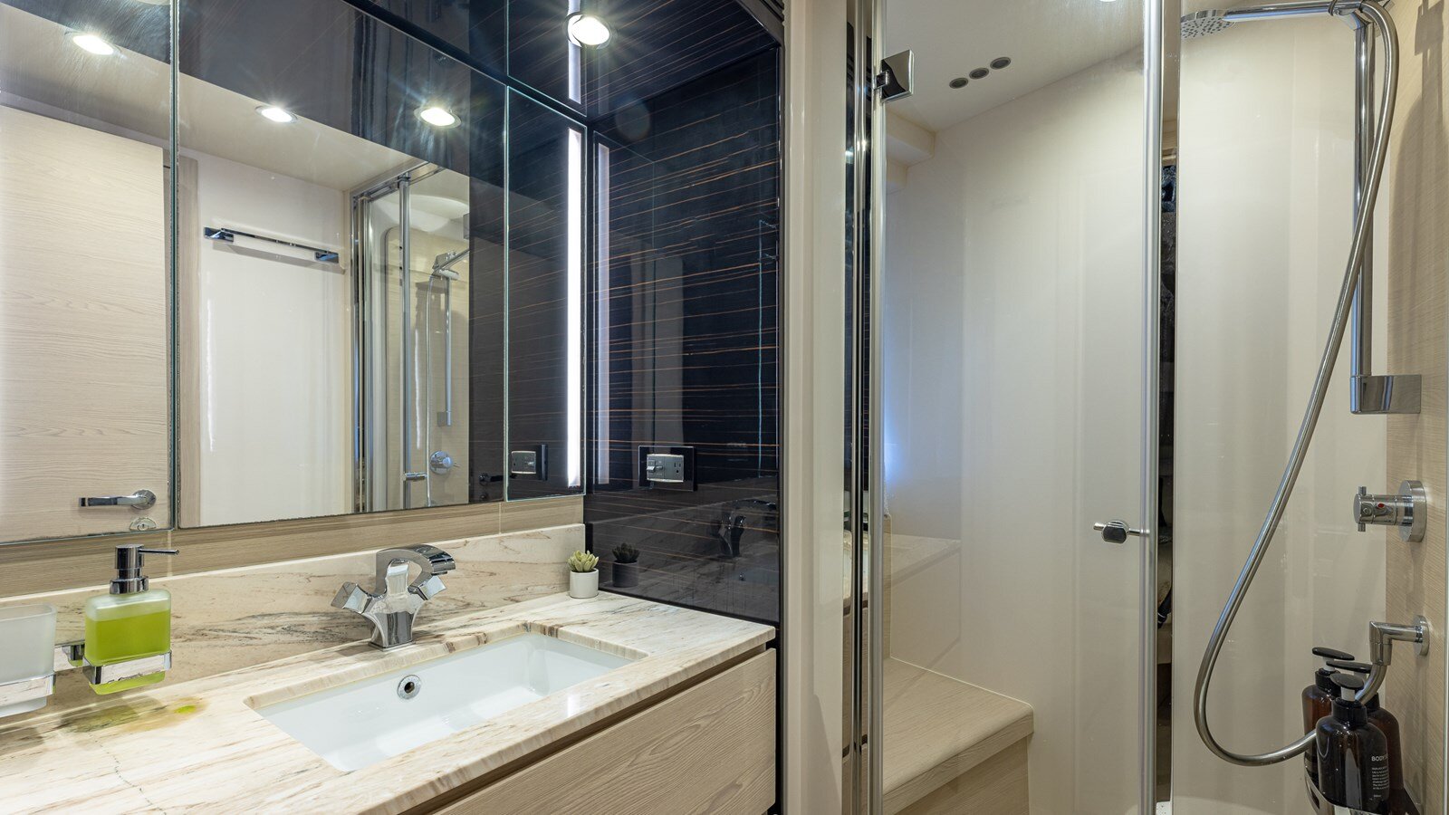 2018-azimut-yachts-72-88ef7d