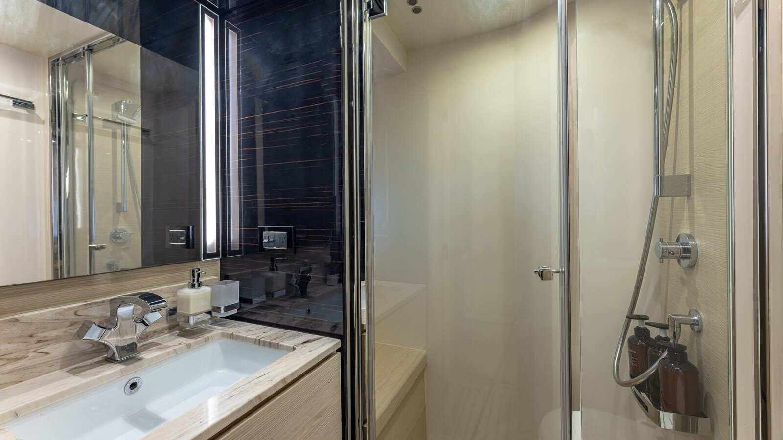 2018-azimut-yachts-72-88ef7d