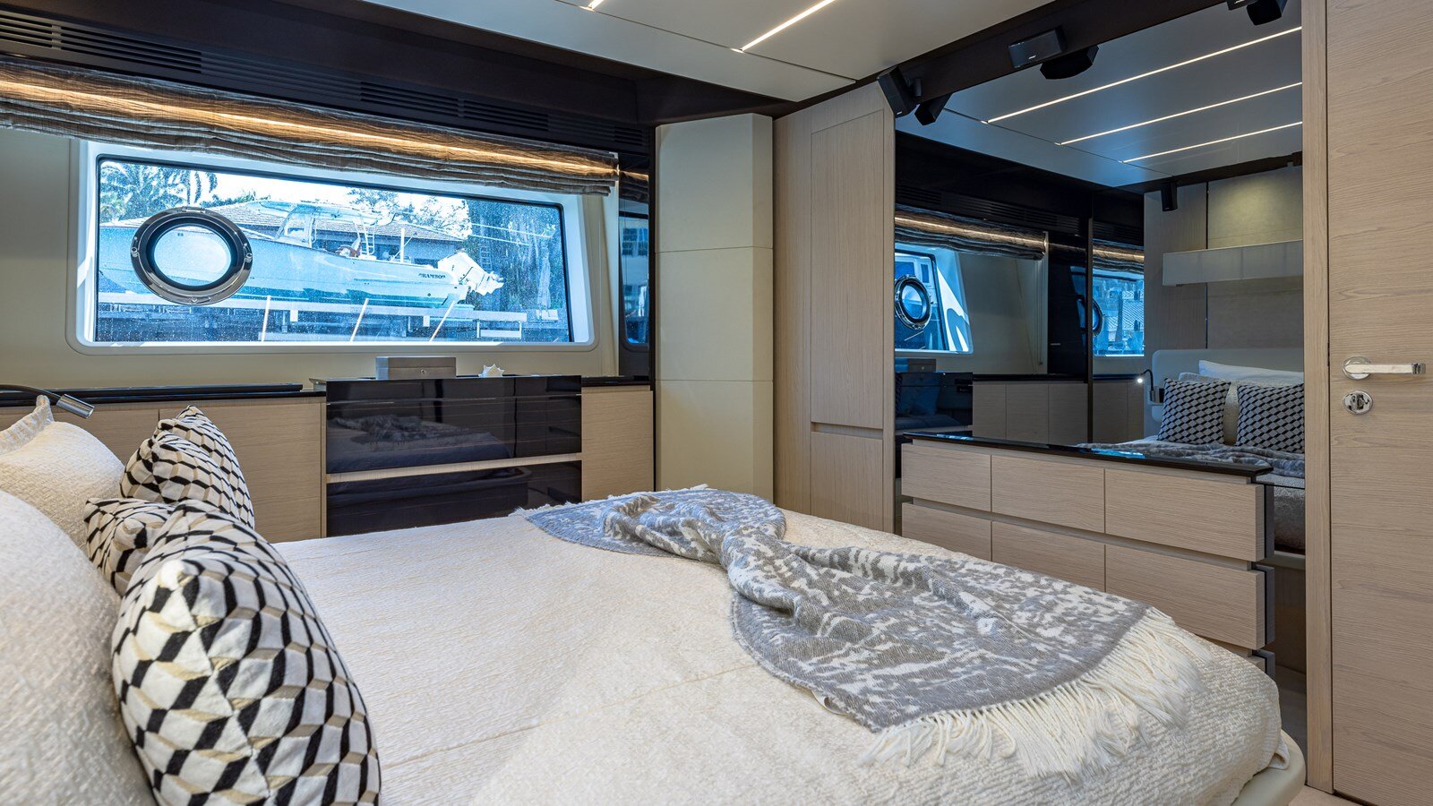 2018-azimut-yachts-72-88ef7d