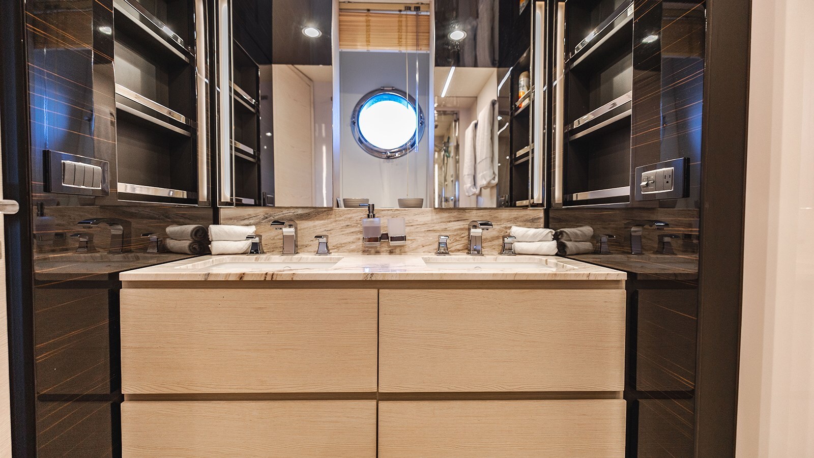 2018-azimut-yachts-72-e80596